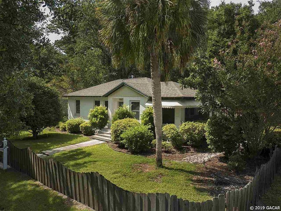 Corner lot, fully fenced