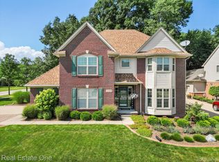 11389 Ash Grove Dr, Washington, MI 48094