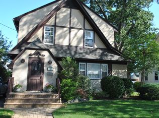 86 Blossom Heath Ave, Lynbrook, NY 11563