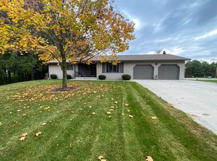 911 Jackson Dr, Cleveland, WI 53015