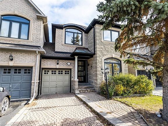 3rd image of 2115 Pinevalley Cres