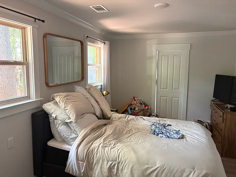 649 Fort Johnson Rd — Photo 2