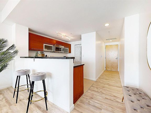 5th image of 244 Biscayne Blvd APT 704