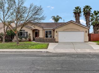1061 W Willow Dr, Hanford, CA 93230