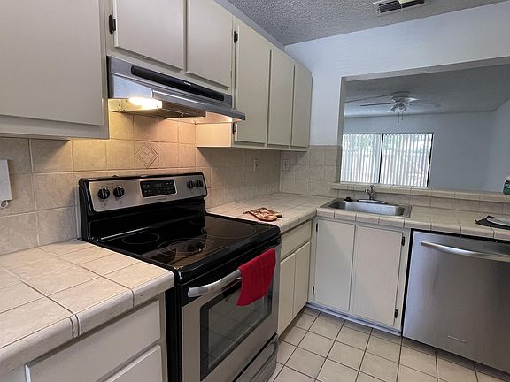 4th image of 407 Palm Cir E #E