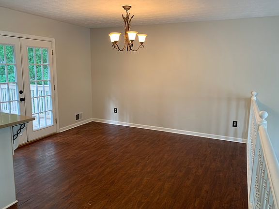 5th image of 1030 Hunters Oak Trl