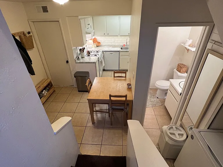 Palin Cir — Photo 11