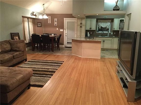 4th image of 2713 Deer Creek Dr