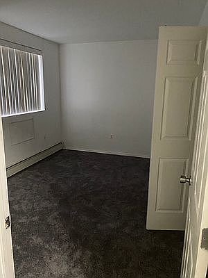 4th image of 480 Howard Ave #1