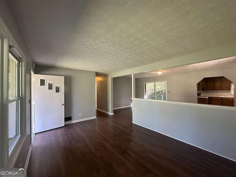 1809 Stratford Arms Dr — Photo 4