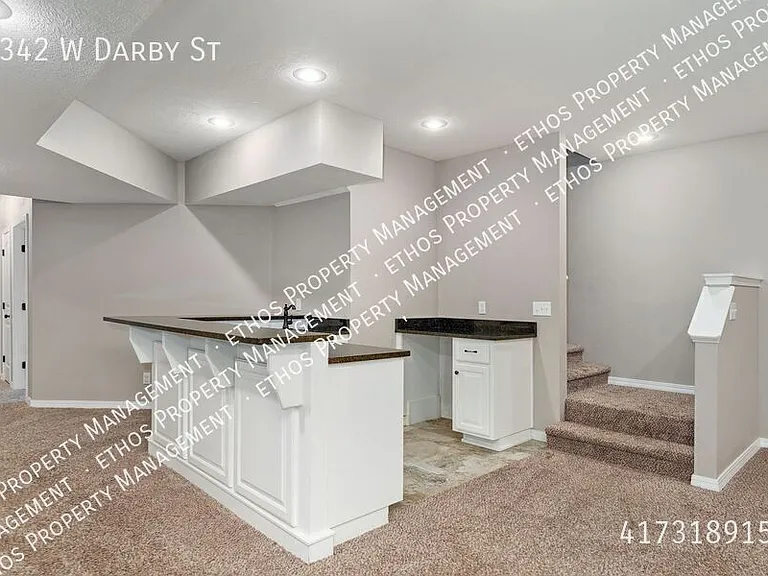 2342 W Darby St — Photo 37