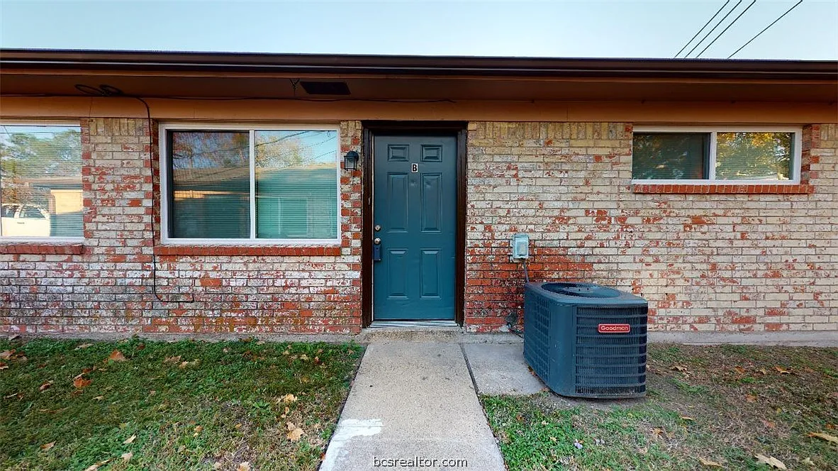 2 bed, 1.0 bath, 561 sqft, $775 — Photo 1