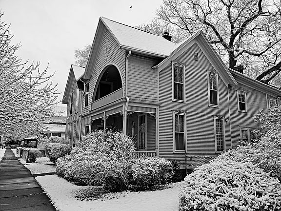 4th image of 1522 Broadway Ave NW