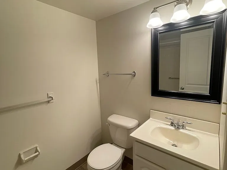 360 Maryland Ave — Photo 44