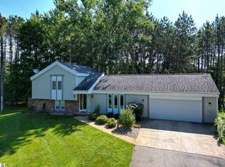 4055 Arrow Dr, Mount Pleasant, MI 48858