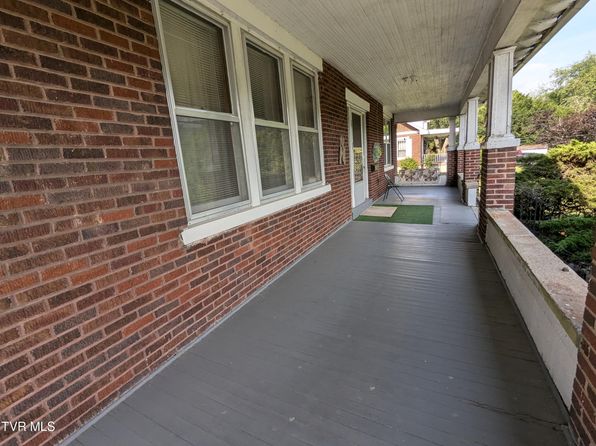 5994 Dr Thomas Walker Rd, Rose Hill, VA 24281
