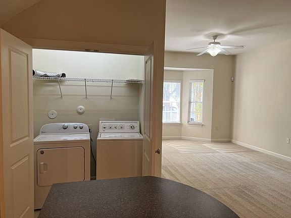 3rd image of 354 Summergate Dr