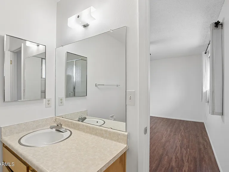 1014 E Balboa Cir — Photo 27