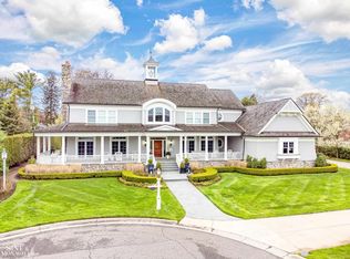 4 Cherry Hurst Ln, Grosse Pointe Farms, MI 48236