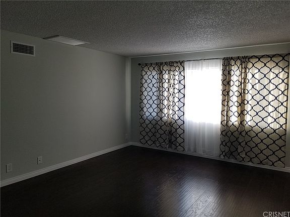 5th image of 18555 Collins St APT C26