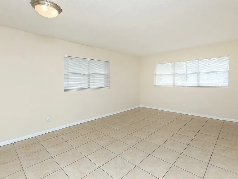 Rolling Hills Apartments — Photo 24