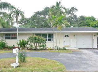 910 NW 79th Way, Hollywood, FL 33024