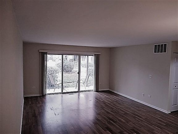 4th image of 383 Sandhurst Cir APT 2