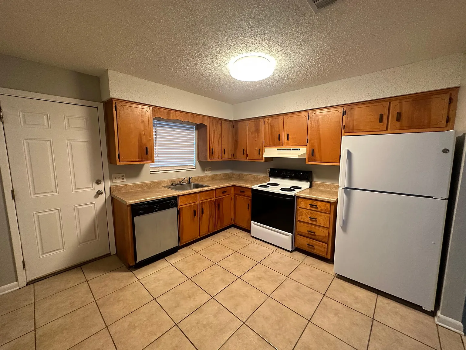 7420 Lawton St — Photo 3