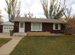 509 15 1/2 Ave SW, Minot, ND 58701