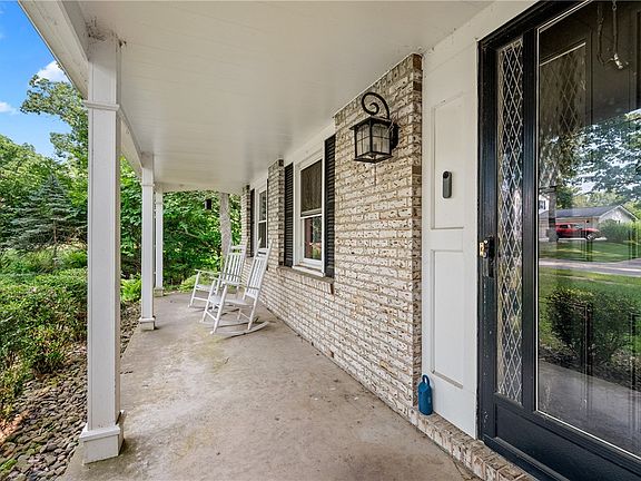2nd image of 107 Grosvenor Ave