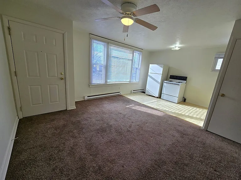 618 E Mulberry St — Photo 2