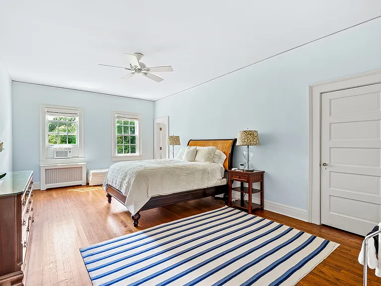 155 First Neck Ln — Photo 43