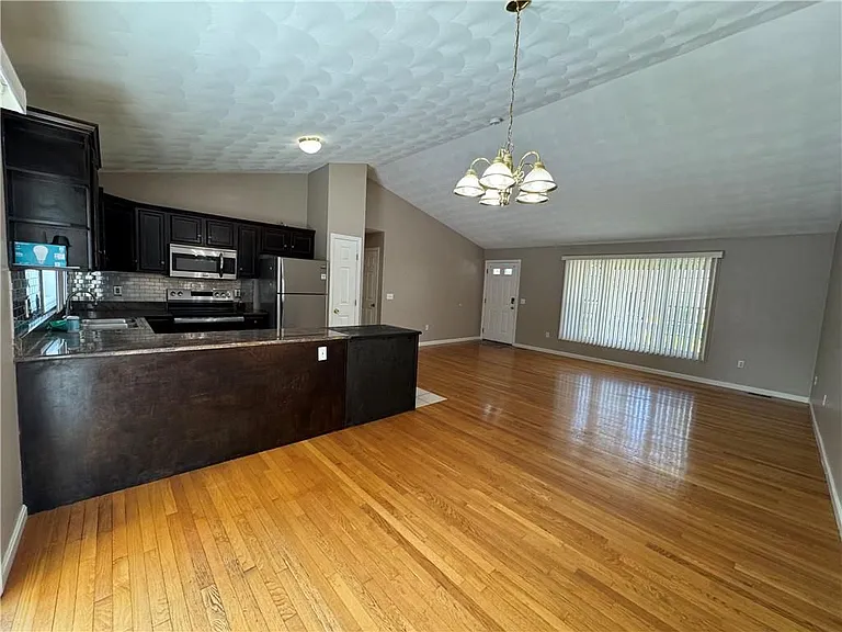15 S Locust Ave #1 — Photo 2