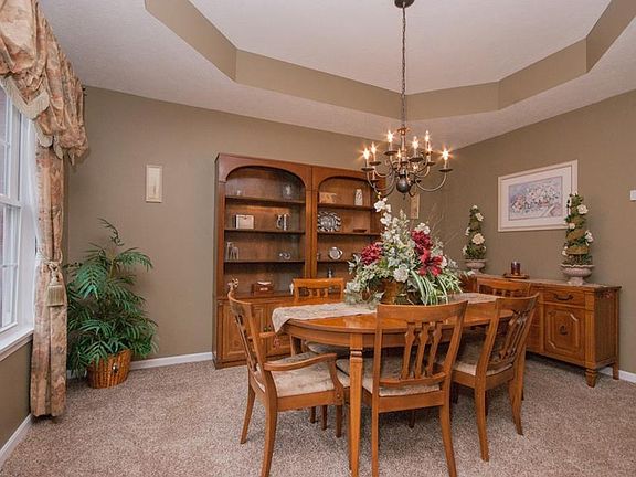 3rd image of 4783 Stockbridge Dr