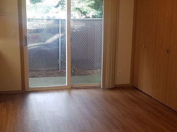 5th image of 581-639 Manbrin Dr NE #619