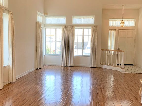 3rd image of 623 Columbus St