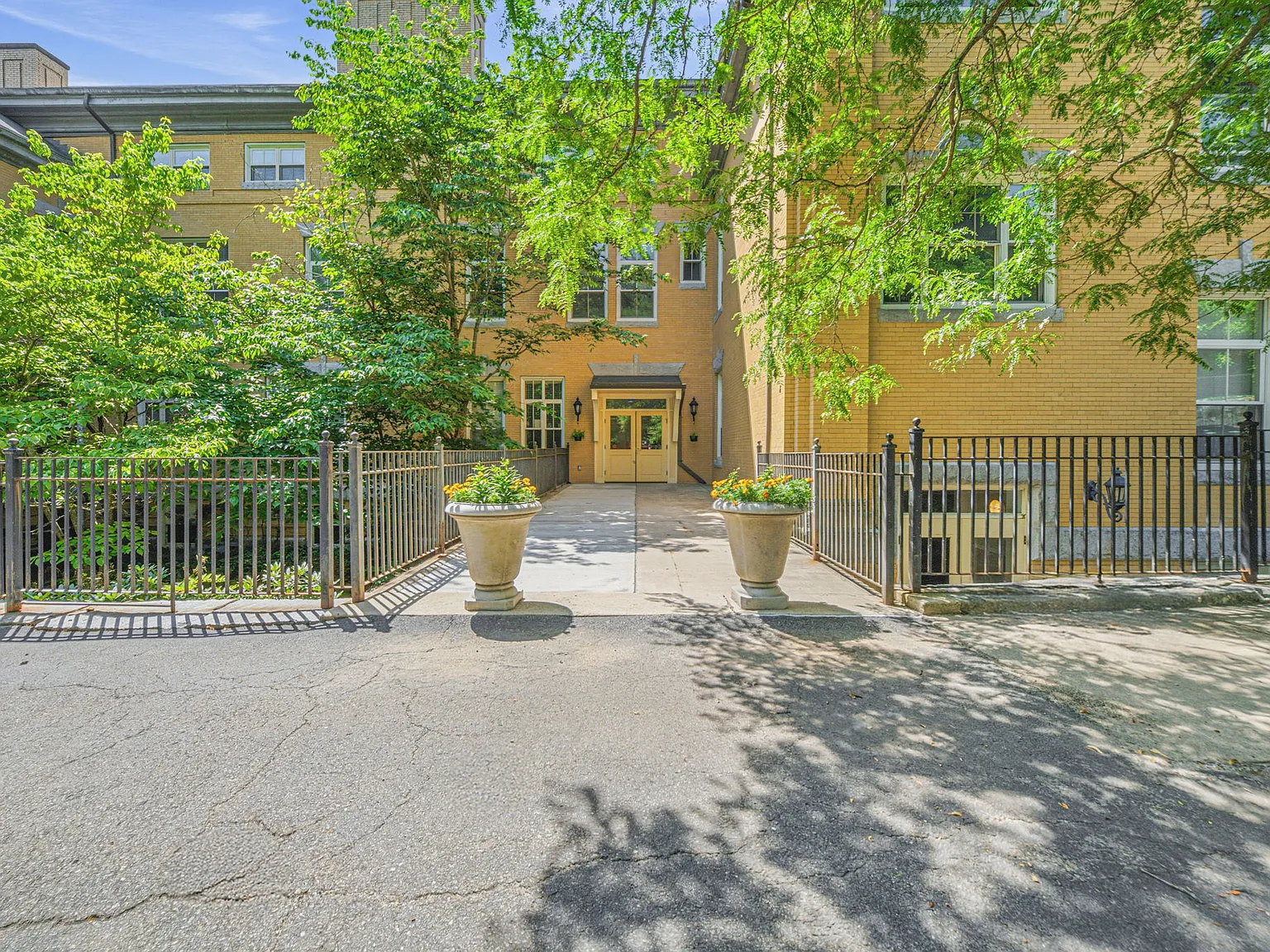 2 bed, 1086 sqft, $3,200 — Photo 3