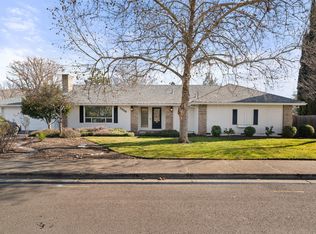 2906 Aldersgate Rd, Medford, OR 97504