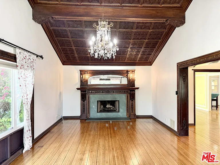 1861 W Mountain St — Photo 27