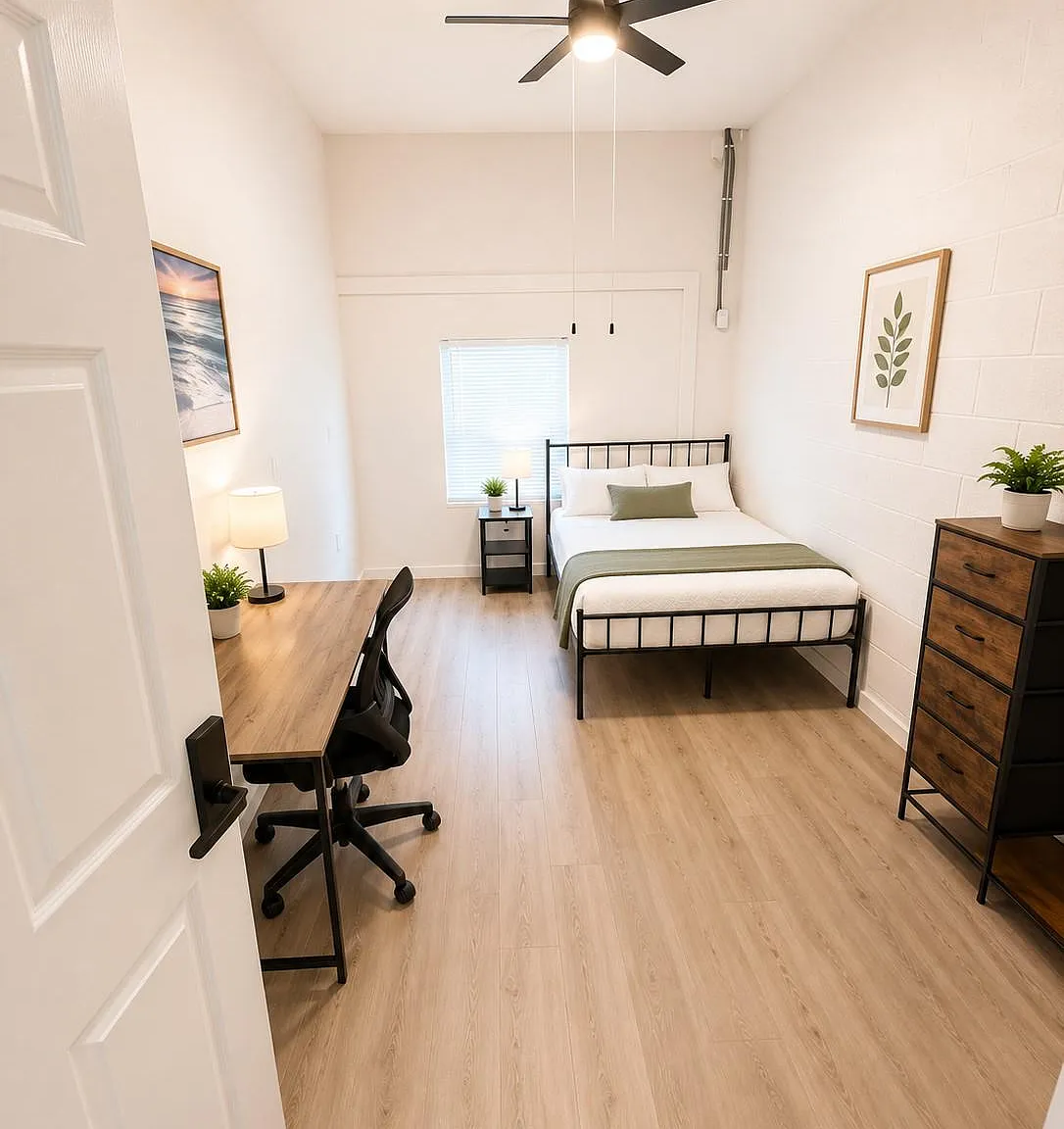 4 bed, 2.0 bath, 2100 sqft, $905 — Photo 1