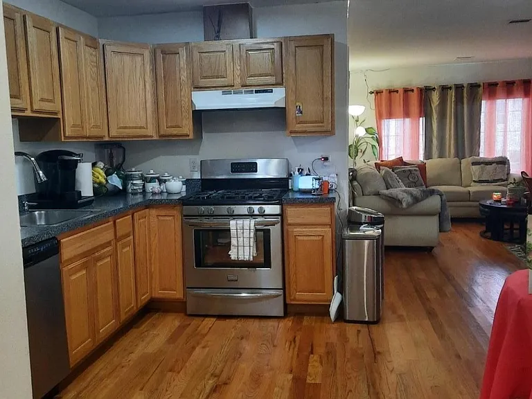 446 Marshall St #2 — Photo 6