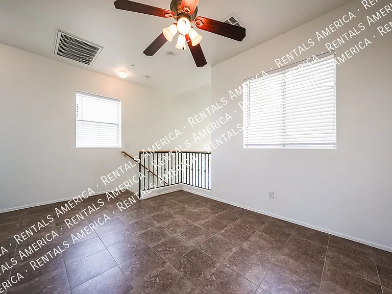 747 N Port Dr — Photo 23