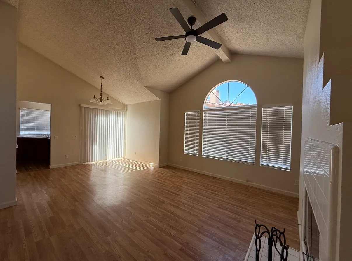 2 bed, 1101 sqft, $2,700 — Photo 3