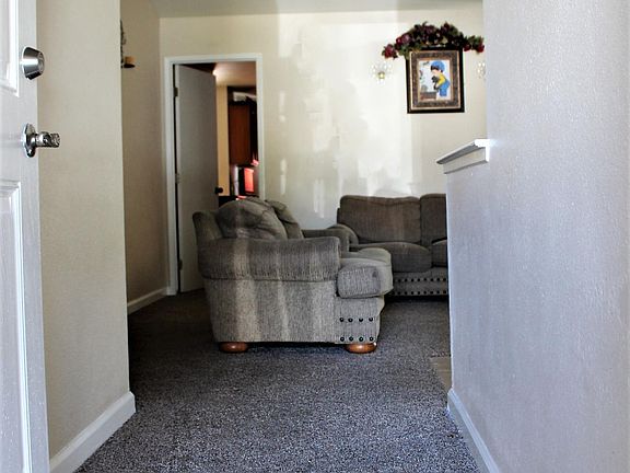 5th image of 391 Greg St