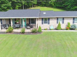 42 Stoney Oaks, Charleston, WV 25312
