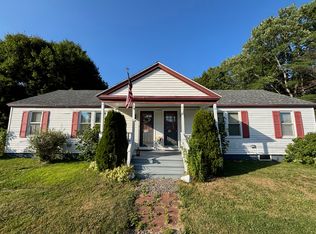 18 Schoolhouse Ln #B, Hampden, ME 04444