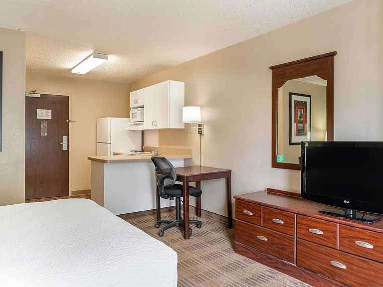 Studio Suite - 1 Queen Bed