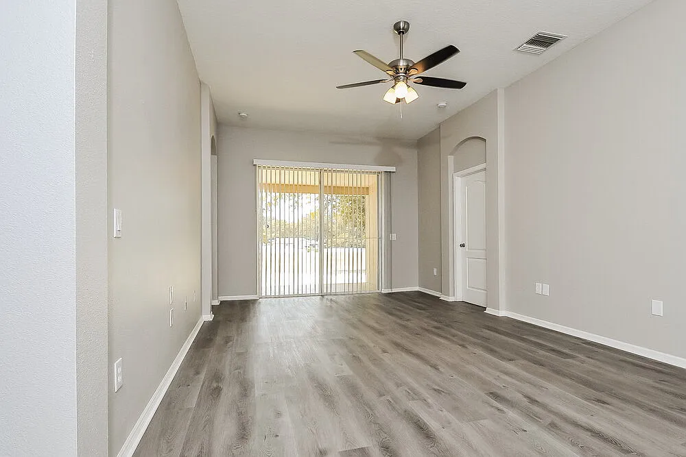 4 bed, 2.0 bath, 2076 sqft, $2,395 — Photo 4