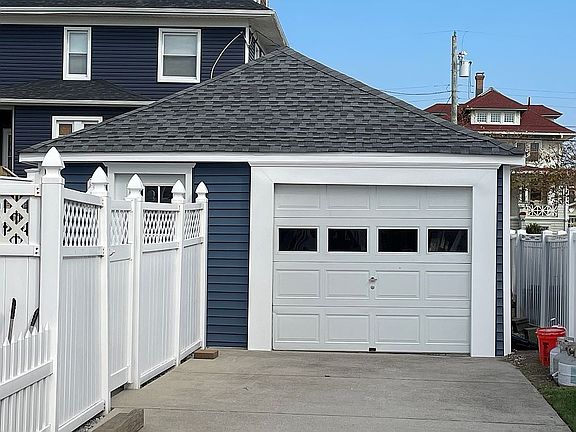 Detached garage