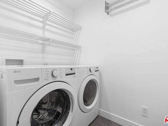 4th image of 1062 1/2 S Alfred St #1062
